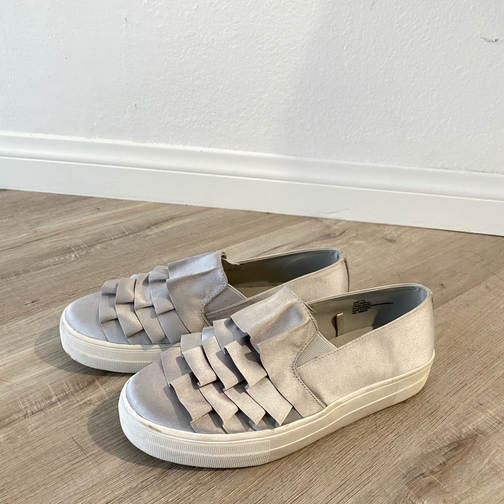 silver ruffle shoe